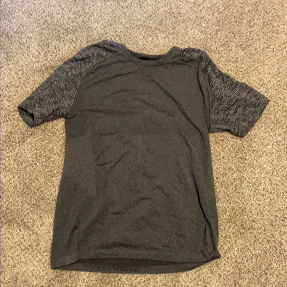 Men’s medium lululemon shirt